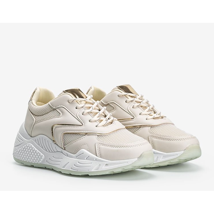 Beige lenkkarit paksulla pohjalla ja metalliset Kenna -yksityiskohdat 1