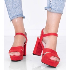 Punaiset sandaalit Kimmien postauksessa punainen 1