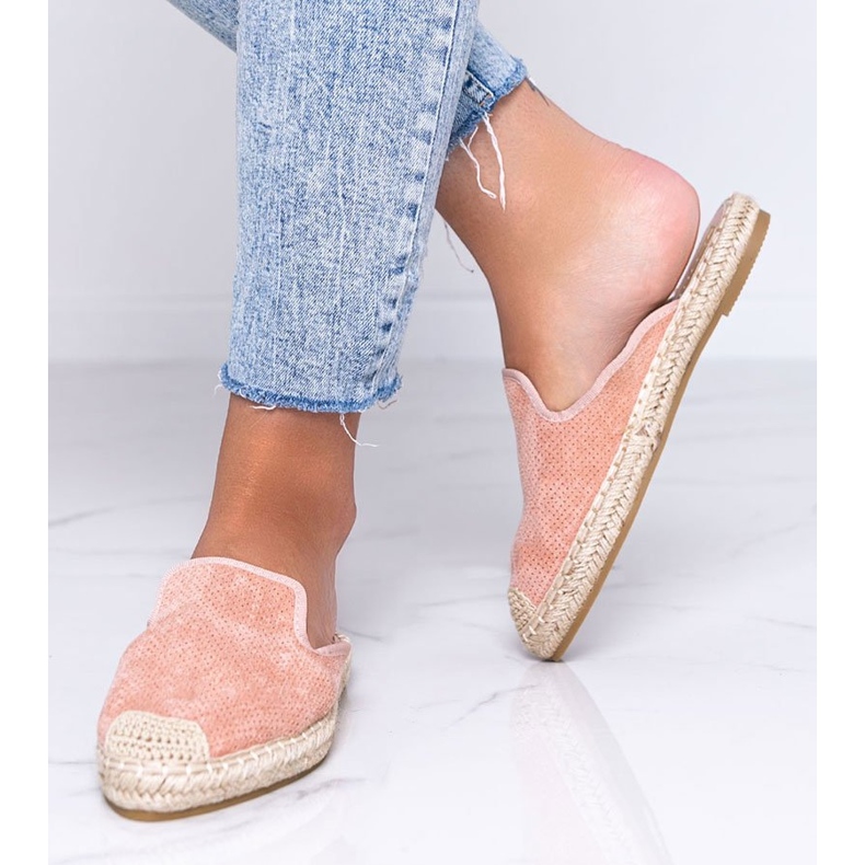 Vaaleanpunaiset varvastossut, joissa Kinshasan etuosa suljettu vaaleanpunainen 1