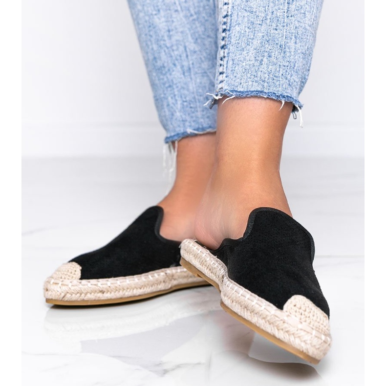 Mustat varvastossut, joissa edessä suljettu Kinshasa 1