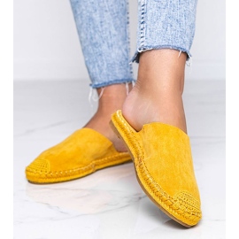 Venukseen rakennetut sinappiläpät keltainen 1