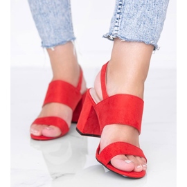 Punaiset sandaalit Lil Sweetien postauksessa punainen 1