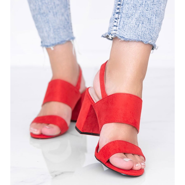 Punaiset sandaalit Lil Sweetien postauksessa punainen 1