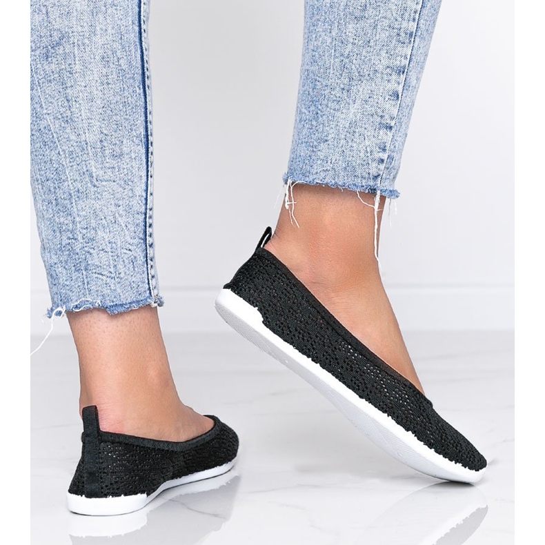 Mustat kangasbalerinat, joissa on Rylee -aukkokuvio 1