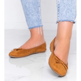 Ruskeat ballerinat, joissa on jousi Angelina 1