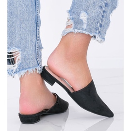 Mustat korkokengät Santiagosta 1