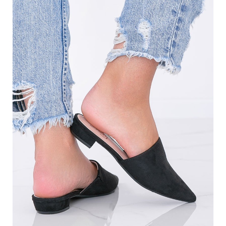 Mustat korkokengät Santiagosta 1