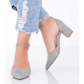 Harmaat pumput matalassa Gemma -pylväässä 1