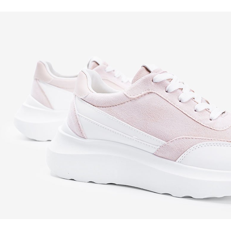 Beige lenkkarit valkoisilla yksityiskohdilla Barteksin korkealla pohjalla valkoinen 1