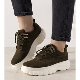 Vihreät urheilukengät, joissa on korkea Justika -pohja 1