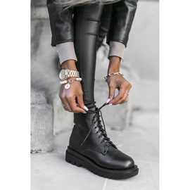 Mustat Katanan työntekijät 1