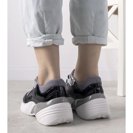 Mustat lenkkarit korkealla pohjalla 1