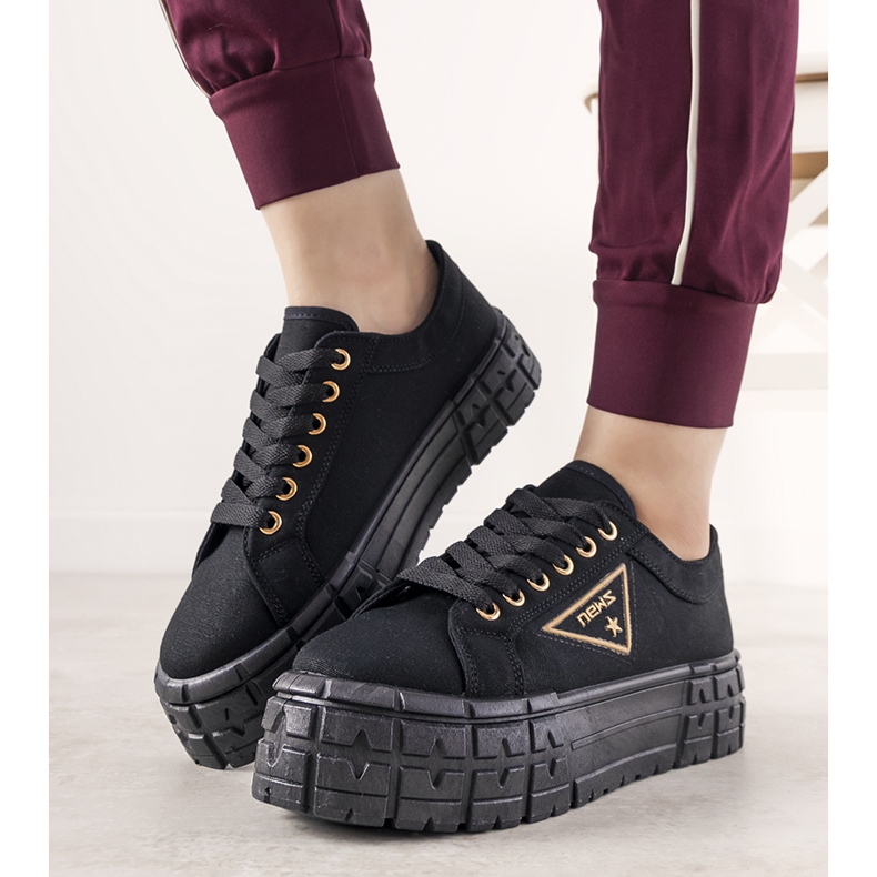 Mustat lenkkarit paksulla Giselle -pohjalla 1