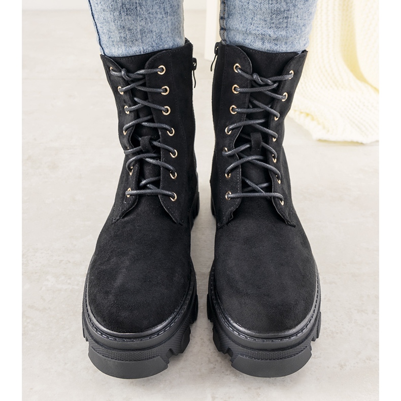 Mustat saappaat korkealla Rudes -pohjalla 1