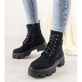 Mustat saappaat korkealla Rudes -pohjalla 2