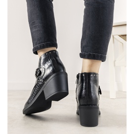 Mustat nilkkurit Montianan soljella 1