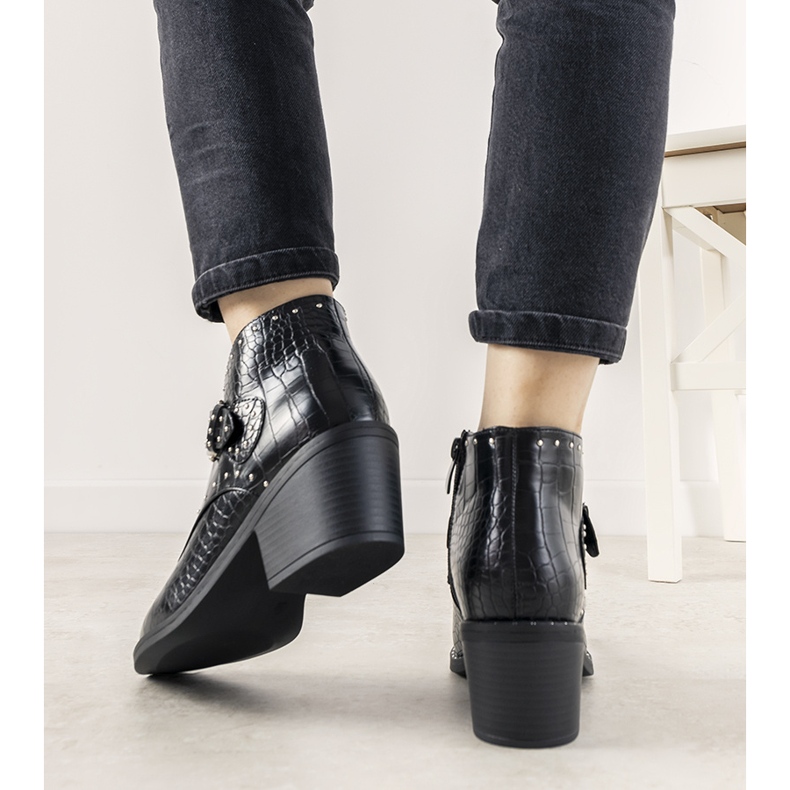 Mustat nilkkurit Montianan soljella 1