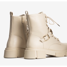 Beige perävaunut kultaisella Laurette -ketjulla 1