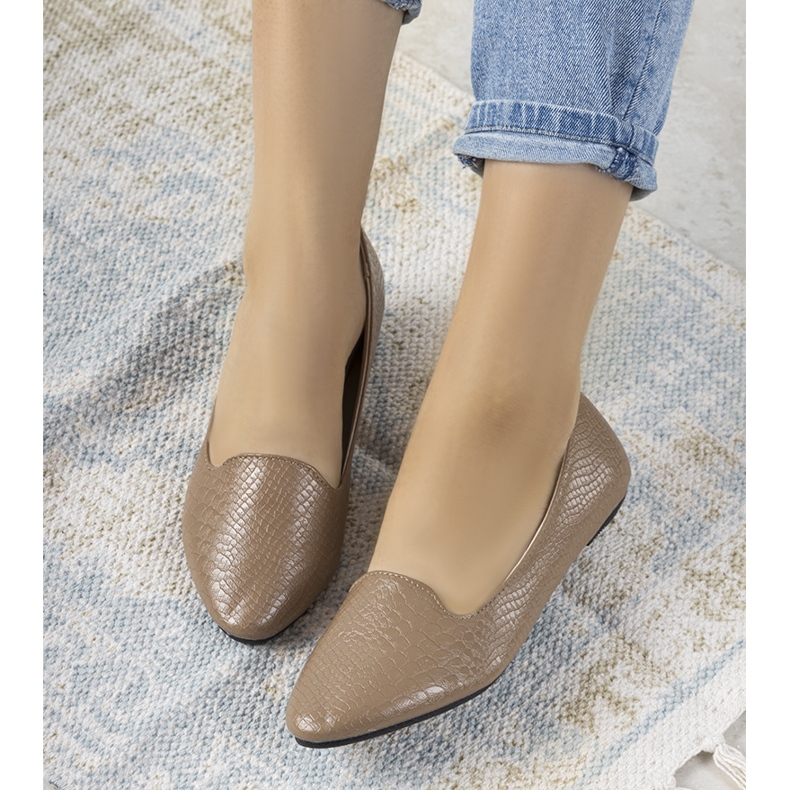 Ruskeat baleriinit Aupran krokotiilinahkakuviossa beige 1