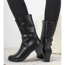 Mustat klassiset saappaat Preciado -pylväässä 1