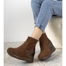 Ruskeat lenkkarit, joissa Garibay -käärmeen sisäosa 1