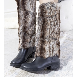 Mustat sadesaappaat Melgar-turkilla 1