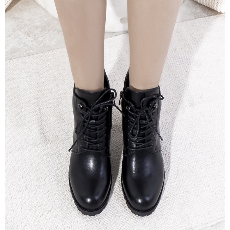 Mustat eristetyt saappaat Padilla-sidoksella 1