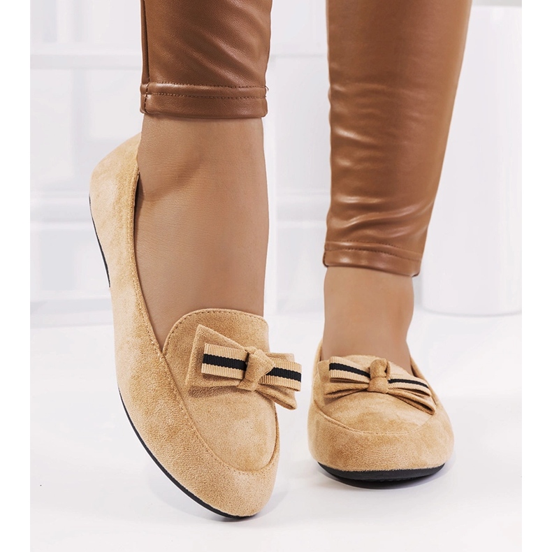 Beiget loaferit Lavinia-rusetilla 1