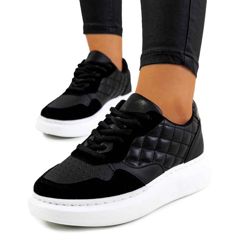 Mustat tennarit Gasperin alustalla 1