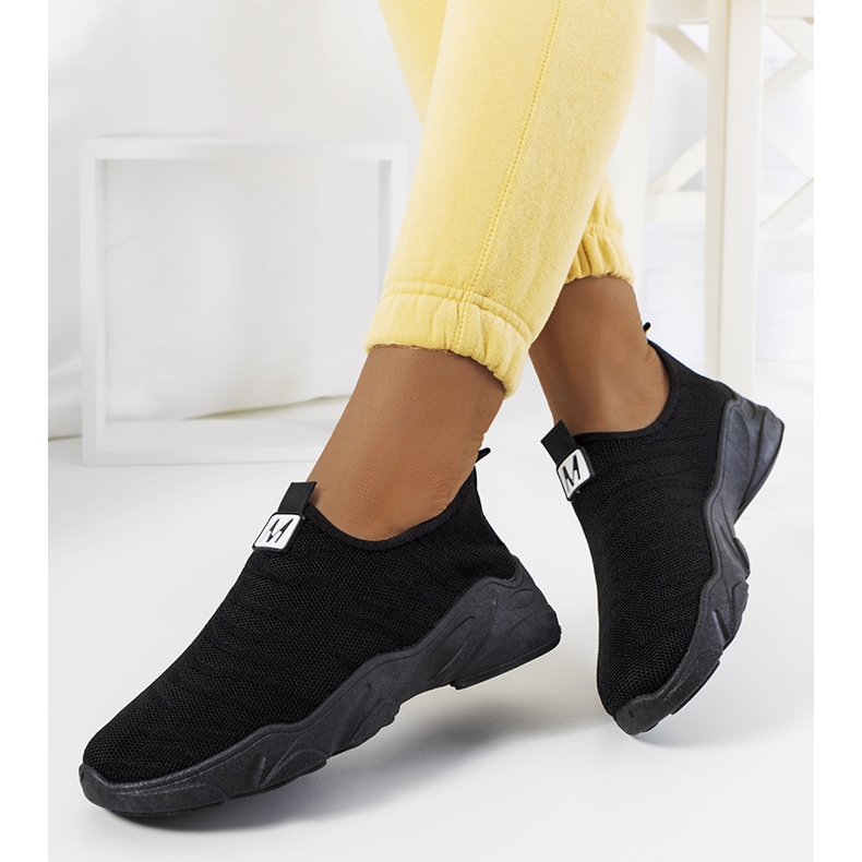 BM Mustat Aaron lenkkarit 1