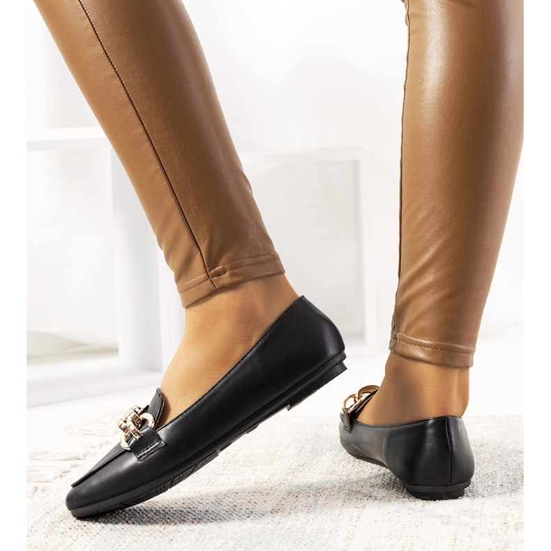 Mustat loaferit Tillison-ketjulla 1