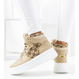 Beiget lenkkarit Dennis-alustalla 1