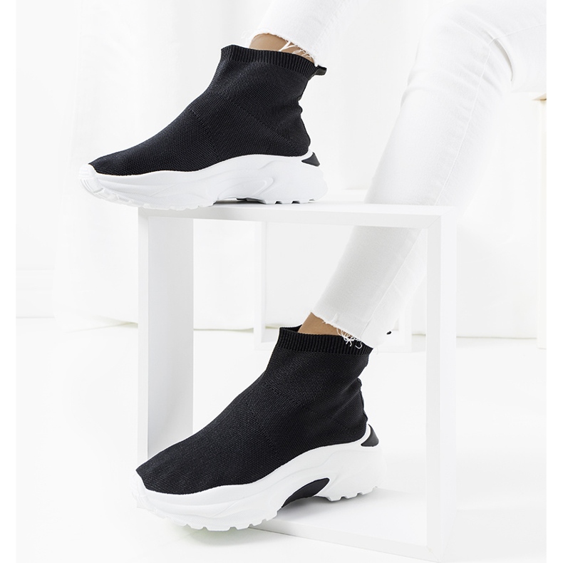 Mustat korkeat lenkkarit 1