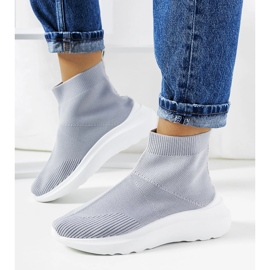 Jenniferin harmaat korkeat tennarit 1