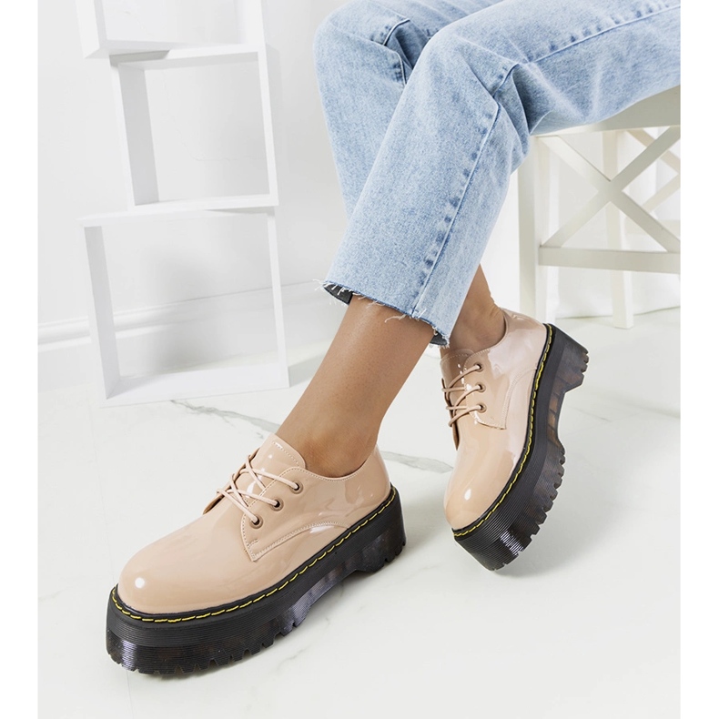 Beiget kengät korkealla Hooper-pohjalla 1