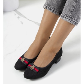 Mustat pumput Vijver-rusetilla 1