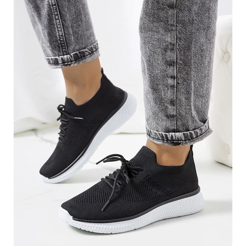 Michaelin mustat urheilulenkkarit 1