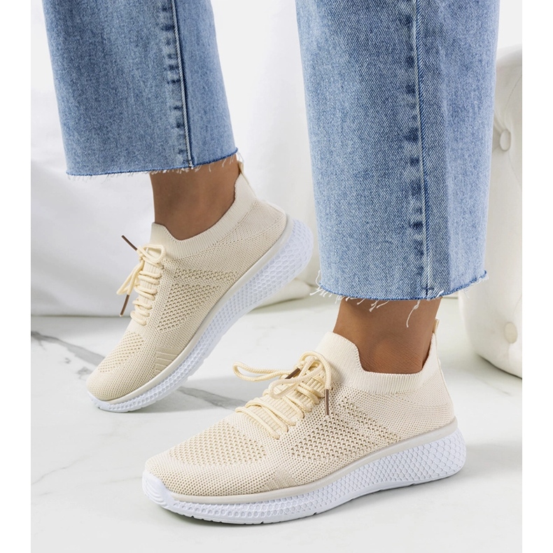 Michaelin beigenväriset urheilulenkkarit 1