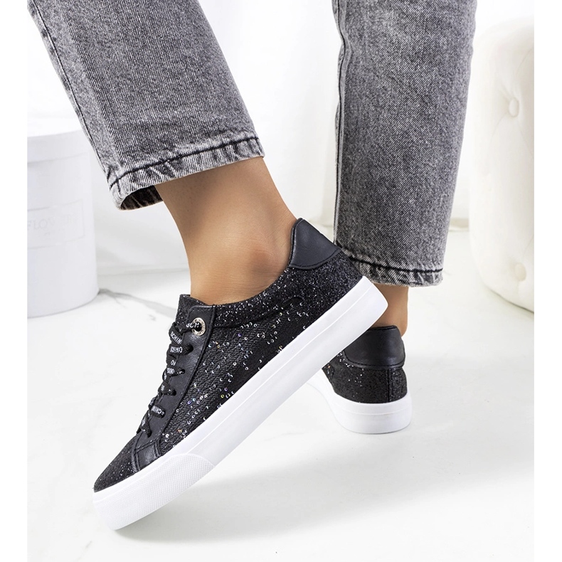 Mustat kiiltävät Kramer lenkkarit 1