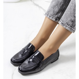 Mustaksi lakatut Yasemin nahkakengät 1