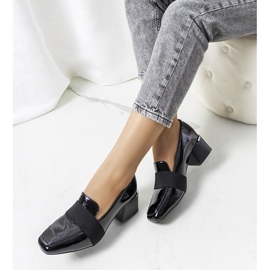 Mustat lakatut kengät Tammy-postissa 1