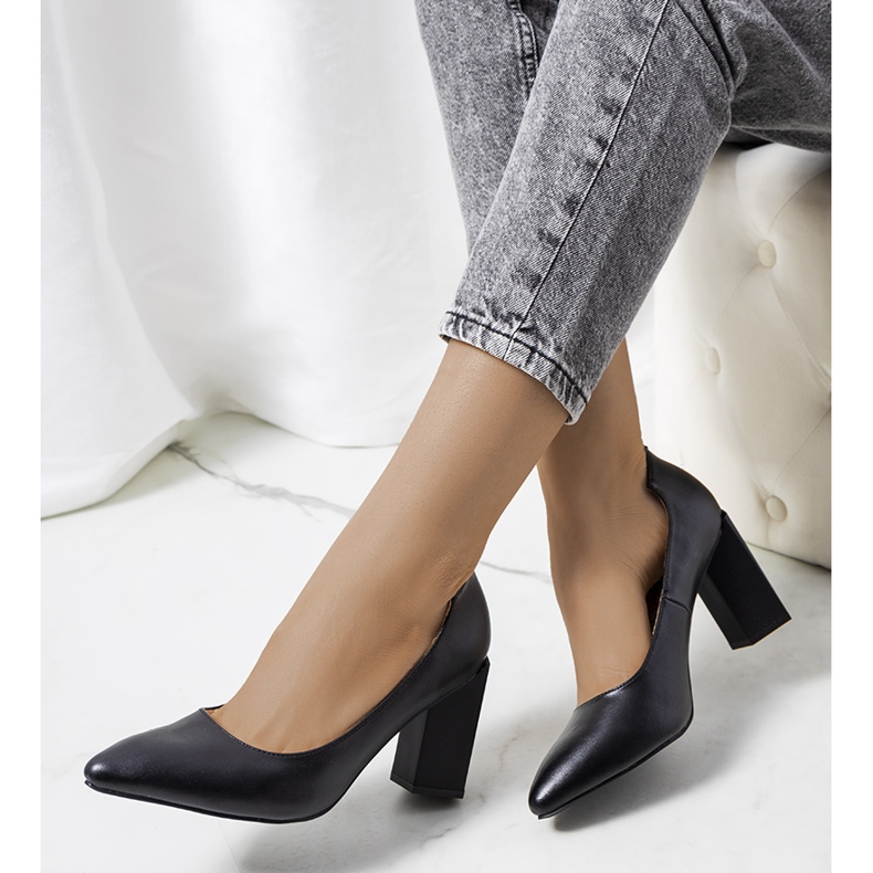 Mustat pumput Kruis-postissa 1