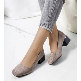 Harmaa pumput Bloor-postissa 1