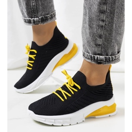 Mustat urheilulenkkarit Marilvalta 1