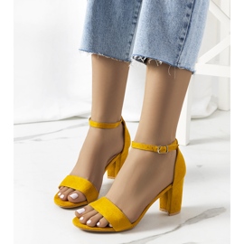 Keltaiset sandaalit Karella-postissa keltainen 1