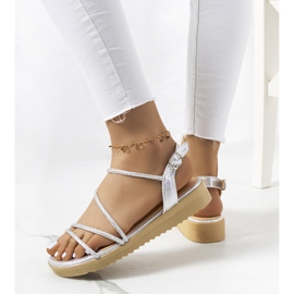 Kul. Naisten hopeasandaalit 1