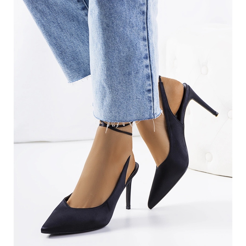 Mustat korkokengät Anneli-sidoksilla 1