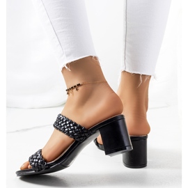 Mustat punotut kantapäät 1