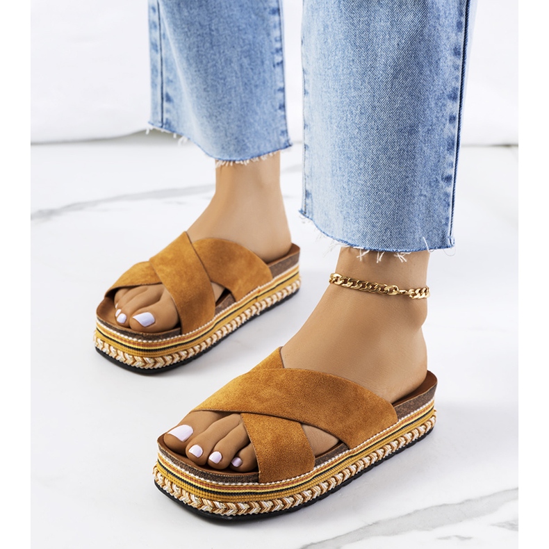 Ruskeat tossut Muncho-tasolla 1