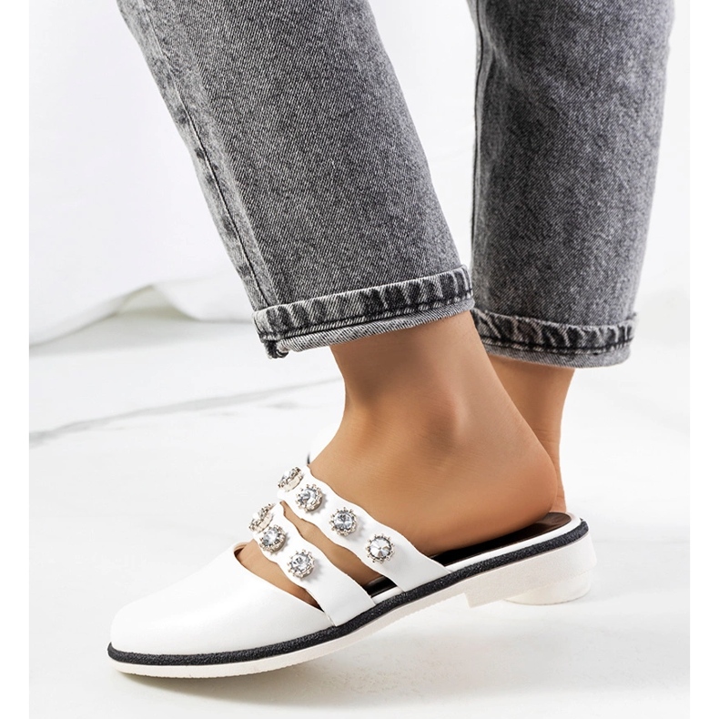 Valkoiset tossut, joissa on Asselt-nappi valkoinen 1